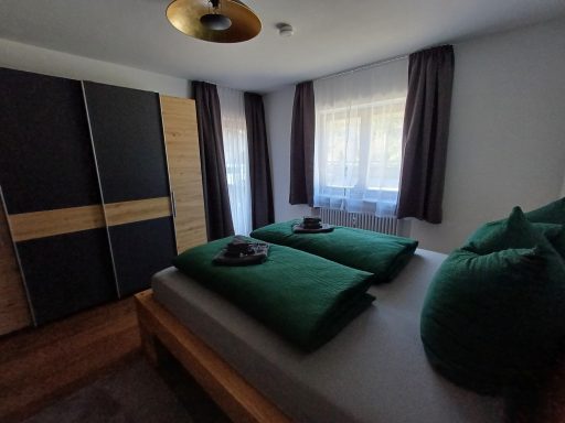 Schlafzimmer mit Doppelbett